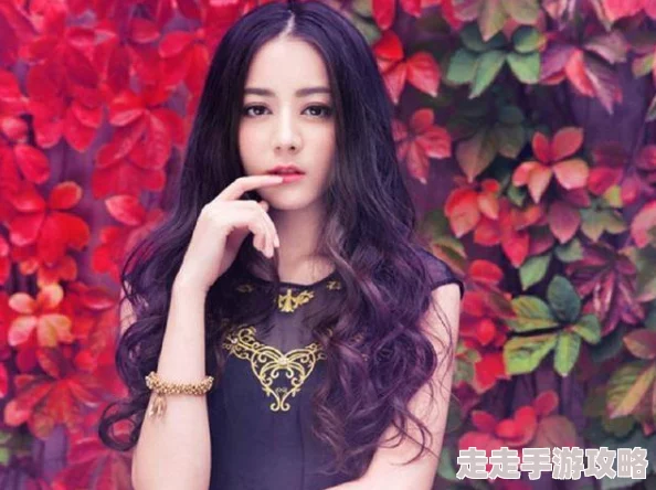 把舌头伸进她的腿间花缝里，感受那份温柔与热情交织的瞬间，仿佛时间在此刻静止