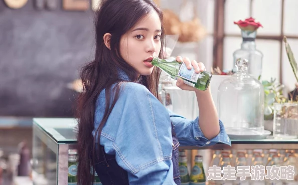 把舌头伸进她的腿间花缝里，感受那份温柔与热情交织的瞬间，仿佛时间在此刻静止