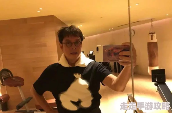 黑料网爆：最新曝光的娱乐圈丑闻引发热议，众多明星卷入风波，网友纷纷发表看法与评论