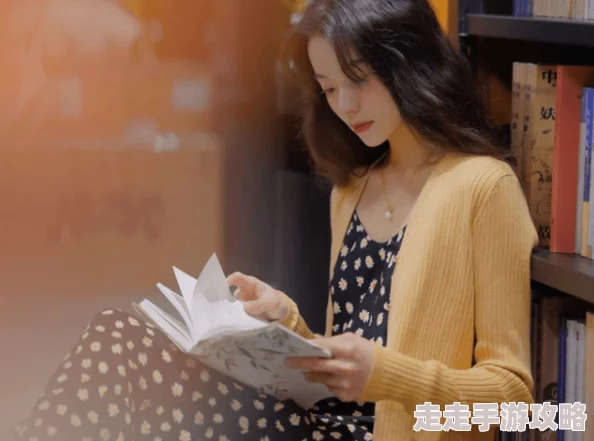 贱妾扒下脱裙子撅屁股迎，网友热议背后故事与情感纠葛，引发广泛讨论与关注
