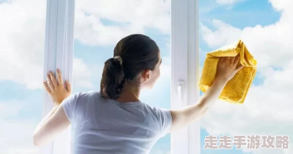 饥渴难耐的隔壁女邻居，意外邂逅后竟展开了一段不可思议的邻里关系与情感纠葛！