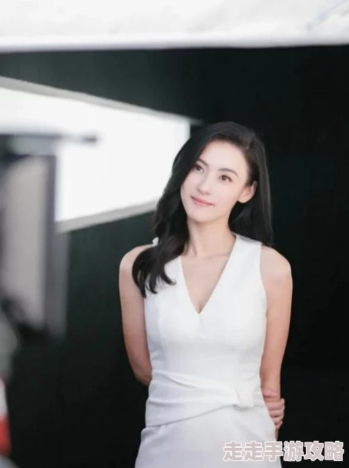 裙子里面什么也别穿总裁：当职场与时尚碰撞，如何在工作中保持优雅与自信？