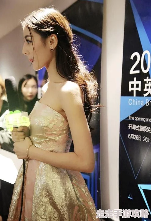 香艳职场522极品销售客服上班跳蛋，惊现办公室激情瞬间，引发热议与关注！