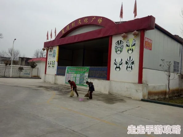 老师露出？？让学生玩视频，课堂氛围轻松愉快，师生互动频繁，引发热议与讨论，教育方式引人关注