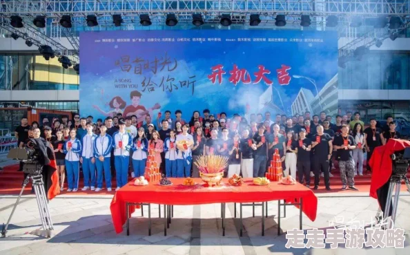国产mv剧梁佳最新动态：剧情发展引发热议，演员表现备受关注，观众期待后续精彩内容！