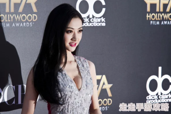 黑人性ⅩXXX搡XXXX搡景甜，网友热议其背后故事与影响，引发广泛讨论与关注