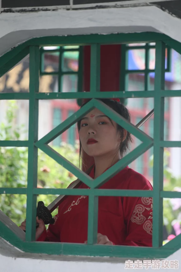 江湖如梦：深度解析前中后排角色，哪个更适合你的战斗策略？