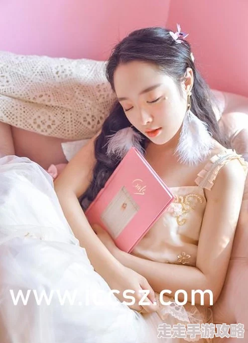 白丝jk啪啪啪：最新动态曝光，热议不断，引发网友们的广泛讨论与关注，背后故事令人惊讶！