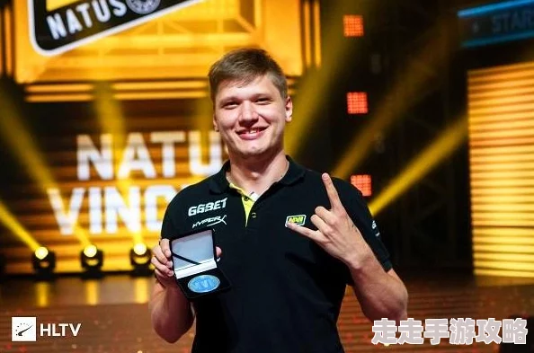 暴躁少女CSGO：她在比赛中展现惊人技巧，成为电竞圈的新星，引发玩家热议与关注！