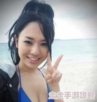 苍井空两腿玉门打开，惊现性感写真引发网友热议，粉丝狂欢点赞不断！