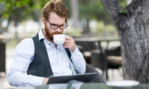 爽好舒服老男人：揭秘他如何在生活中找到平衡与快乐，分享独特的生活哲学和心态调整技巧