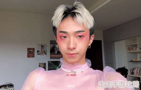 多毛老太乂：她的独特魅力引发热议，网友纷纷分享自己的看法与故事，展现多样化的生活态度与审美观念