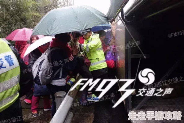 在满员痴汉巴士被搓揉，乘客们纷纷发声呼吁加强公共交通安全措施以保护个人隐私与安全