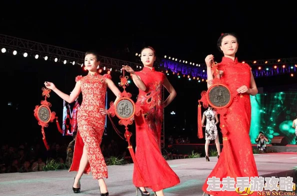 空少被猛男双龙GⅤ2022，惊现新动态：热辣视频引发网友热议与讨论，背后故事令人瞩目！