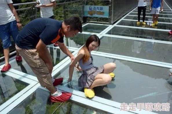 偷窥wc嘘嘘网友认为这种行为极其不道德，侵犯他人隐私，应该加强公共场所的监控和管理，以保护个人安全