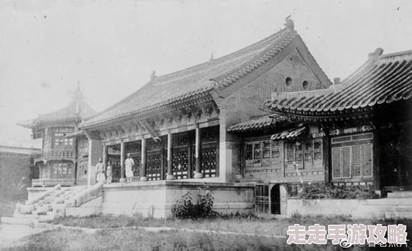 青岛少妇与情人酒店自拍引发热议网友纷纷围观评论内容不一事件背后真相令人关注