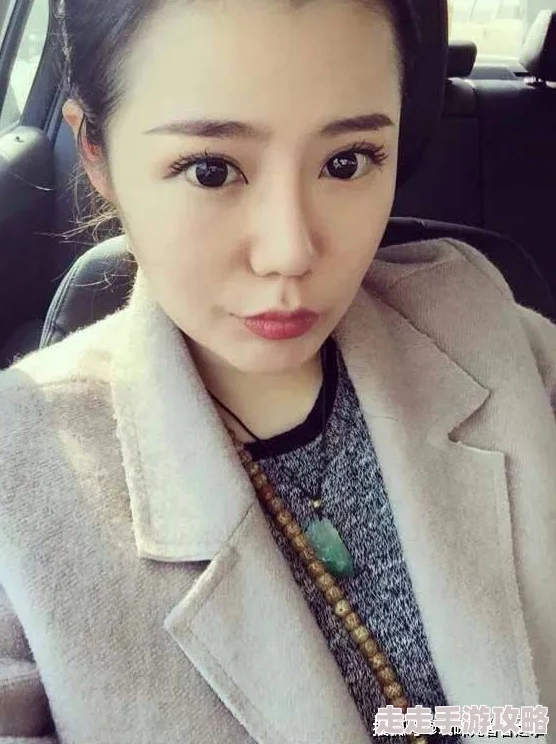 美女扒开内给男人桶 网友评价：这部作品的情节设定让人感到新鲜，演员的表现也很出色，值得一看