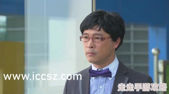 我忘记穿内裤被同桌摸了我一天 这真是太尴尬了，感觉自己完全暴露在他面前，不知道该如何面对下次的上课