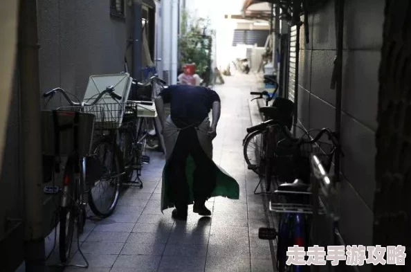 日本成熟老妇乱最近在东京举办的银发时尚秀上大放异彩 日本成熟老妇乱最近在东京举办的银发时尚秀上大放异彩