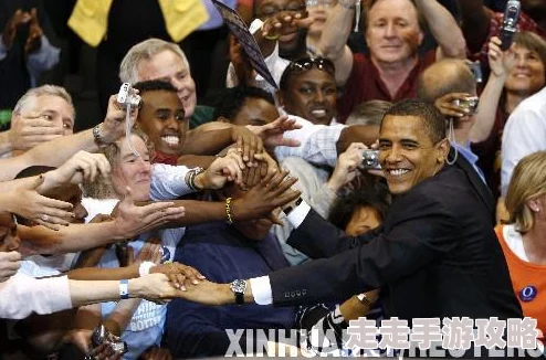 欧美大战黑人最新一场比赛中欧美球队展现出强大的团队合作与战术执行力，最终以微弱优势获胜