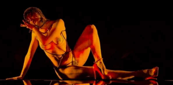 精品美女胱衣舞网友称尺度略大画面过于暴露 精品美女胱衣舞网友称尺度略大画面过于暴露